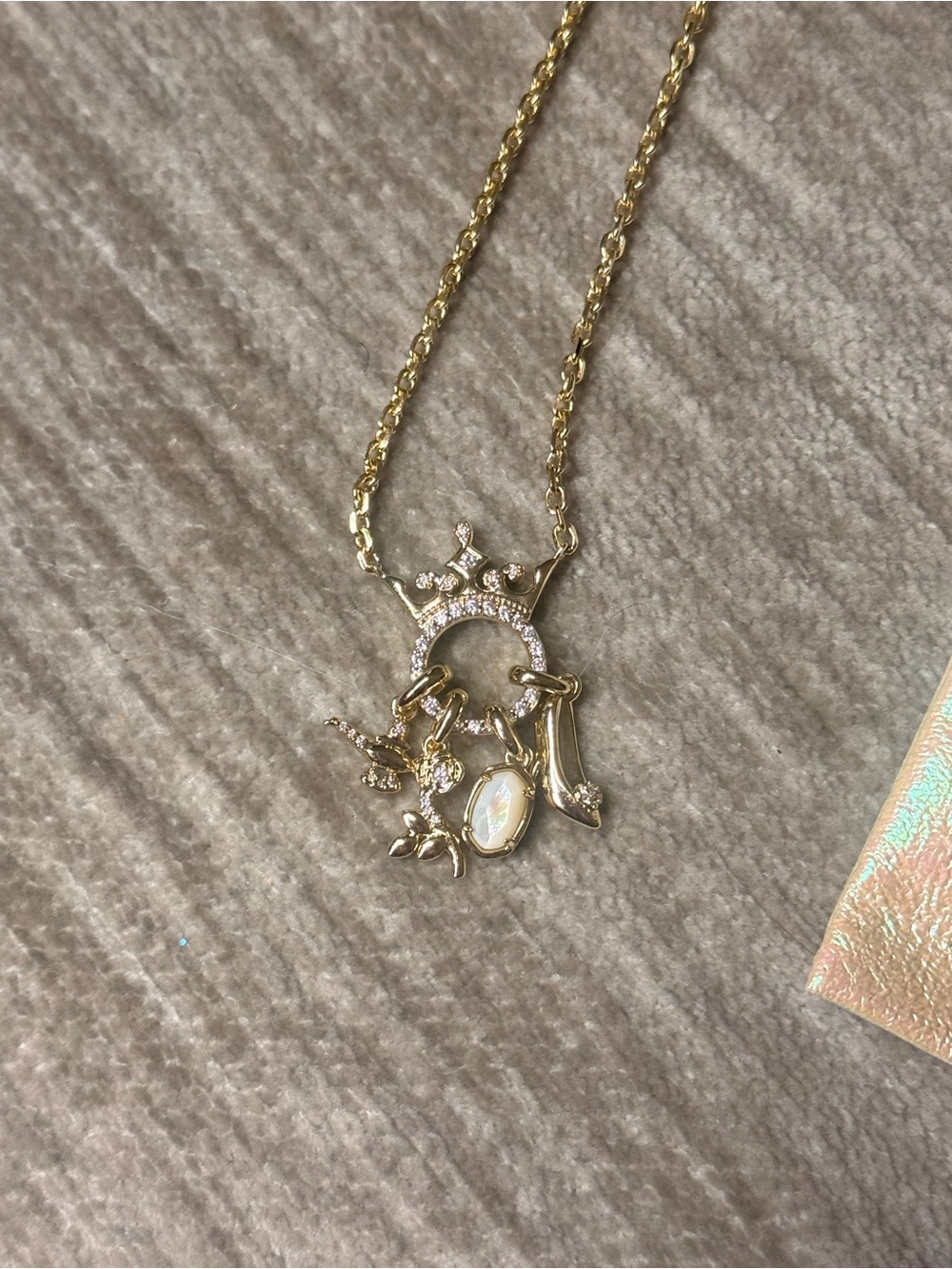 Disney | Kendra Scott Princess Gold Charm Pendant Necklace Gold White Mix - Picture 4 of 4